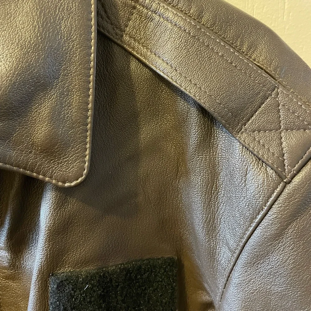 Sporty’s Pilot Leather Bomber - Picture 7 of 11